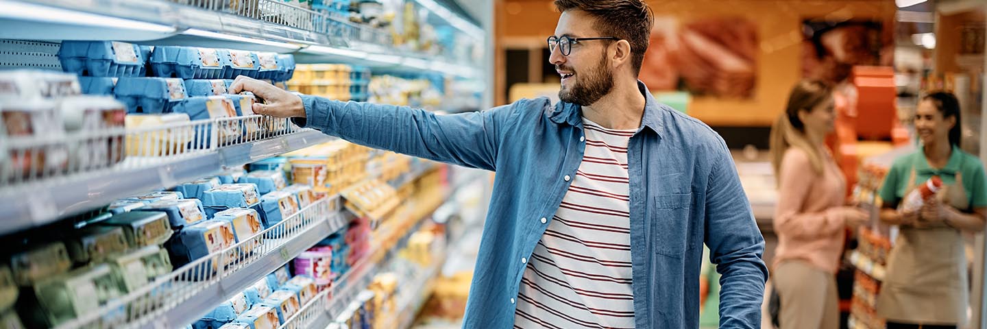 Consumer shopping in the grocery store.