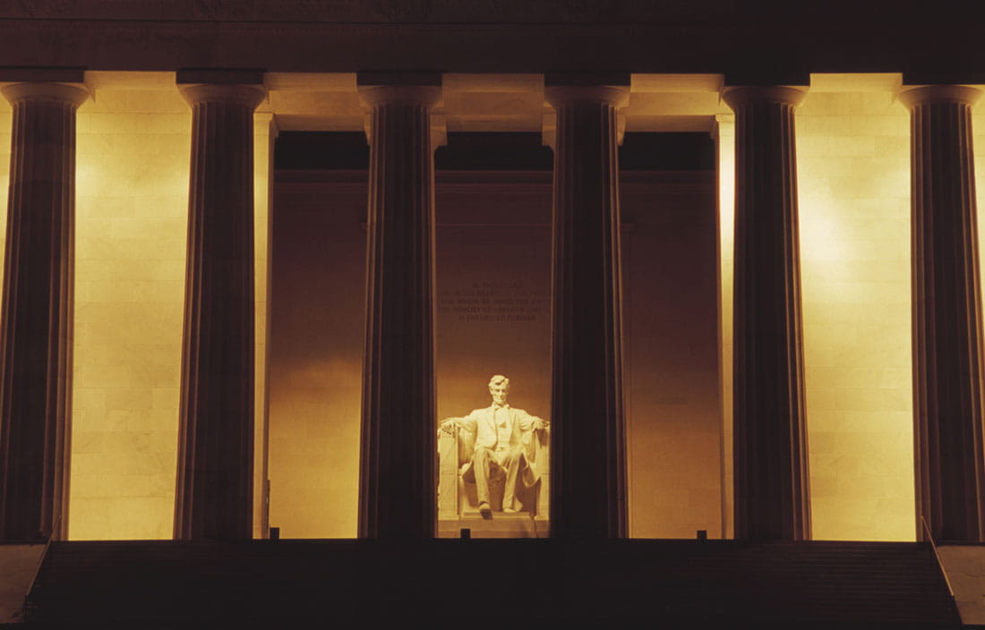 Lincoln Memorial building at night.