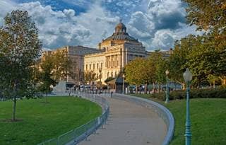 View of government building on a cloudy day.