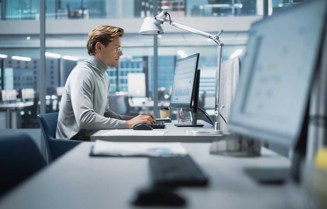 Man looking at computer 